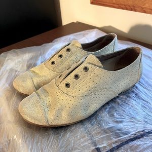Matt Bernson Shimmery Gold Oxfords US6